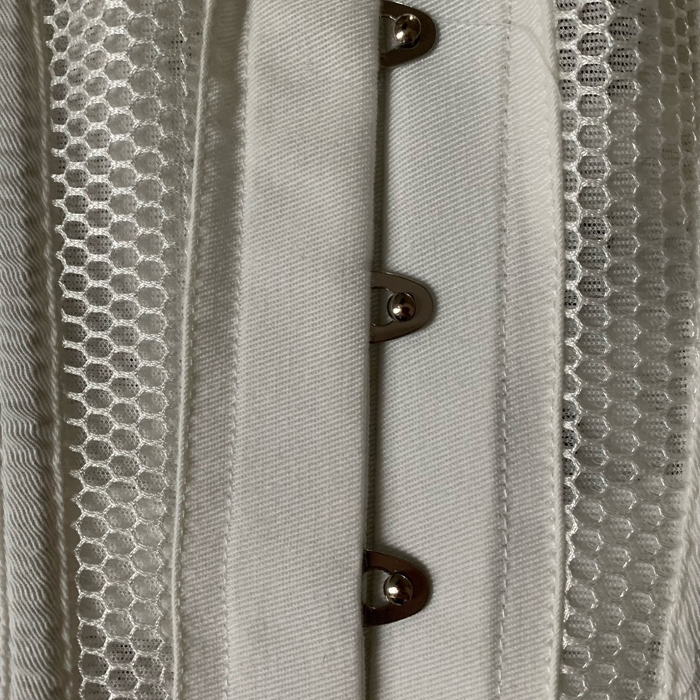 White Corset 💕❤️🤩 - Picture 5 of 8